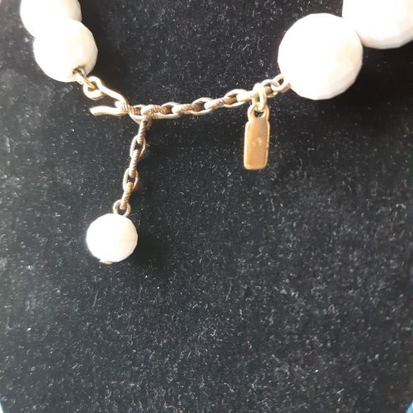 Vintage Monet White Bead Necklace - Picture 6 of 8